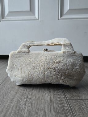 Vintage 1950s Hand Beaded Ivory Clutch Kiss Lock John Wanamaker Made Belgium